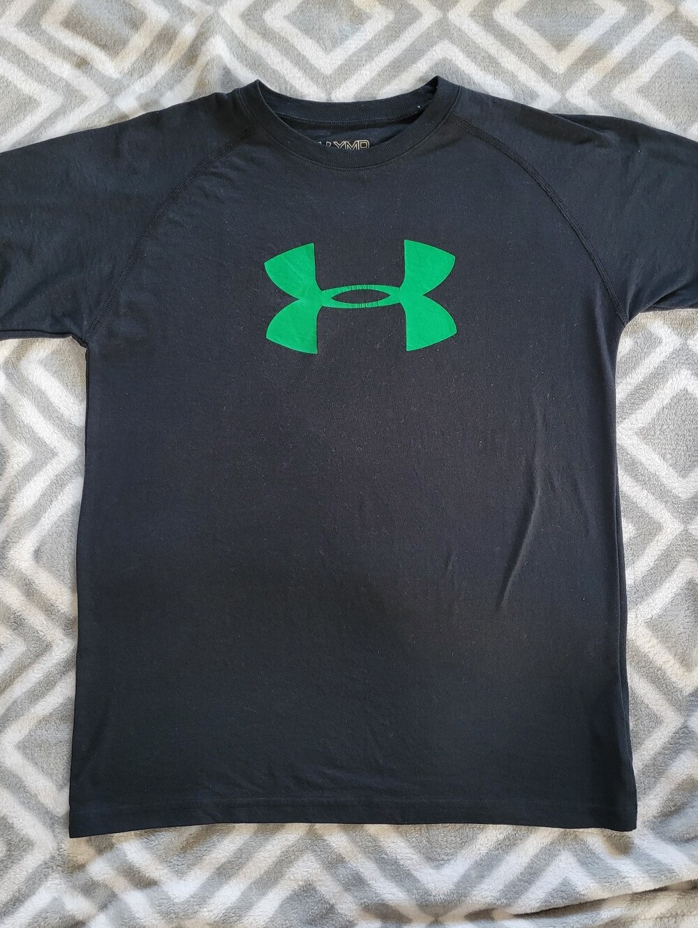 Youth medium under Armour shirt